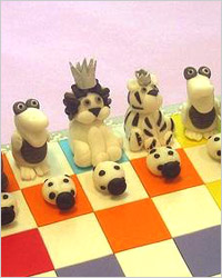 Шахматные фигурки из марципана