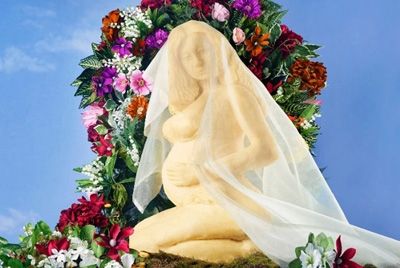 Статуя Бейонсе из сыра
