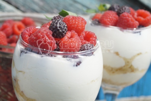 Десерт из ягод со сметаной Вкус лета