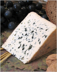 Блё д’Овернь (Bleu d’Auvergne) – производится в провинции Овернь из коровьего молока. Обладает насыщенным, острым вкусом. 