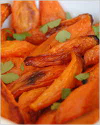 Тёплый салат из запеченной картошки и моркови