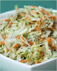 Салат из свежих овощей и белокочанной капусты