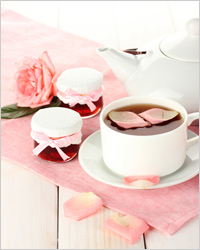 чай с вареньем из роз