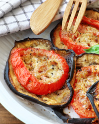 Жареные баклажаны с помидорами и сыром в духовке