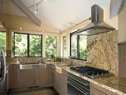 Вытяжки для кухни достойные Вашего дома: чистый воздух в кухне