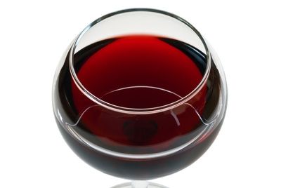 Бокал красного вина в день защитит от рака кишечника