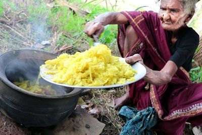 106-летняя индийская бабушка стала кулинарной сенсацией на YouTube