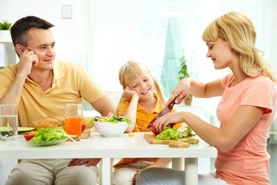 Детей можно приучить к овощам, регулярно добавляя их к еде