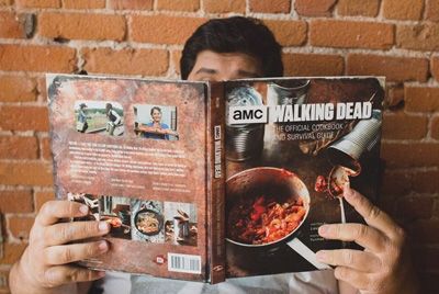 Кулинарная книга по мотивам сериала «Ходячие мертвецы»