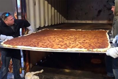 В Мичигане доставили самую большую пиццу в мире