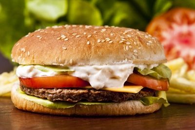 Французы впервые в истории предпочли традиционным сэндвичам гамбургеры