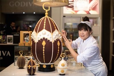 Гигантское шоколадное яйцо весом 25 кг