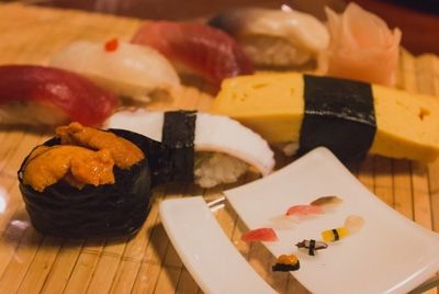 В ресторане Токио подают суши на одном рисовом зернышке