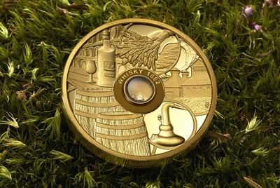 В Польше выпустили монету, содержащую самый старый виски в мире
