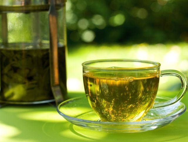 Эксперты советуют заваривать зеленый чай бутилированной водой 