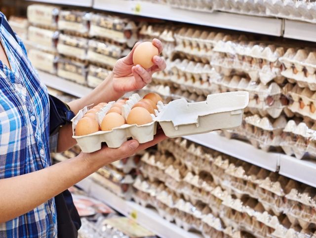 На Урале будут продавать яйца по 12 штук в упаковке по цене десятка