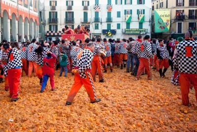 В Италии состоялась традиционная апельсиновая битва