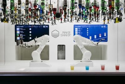 В лондонском супермаркете появился робот-бармен