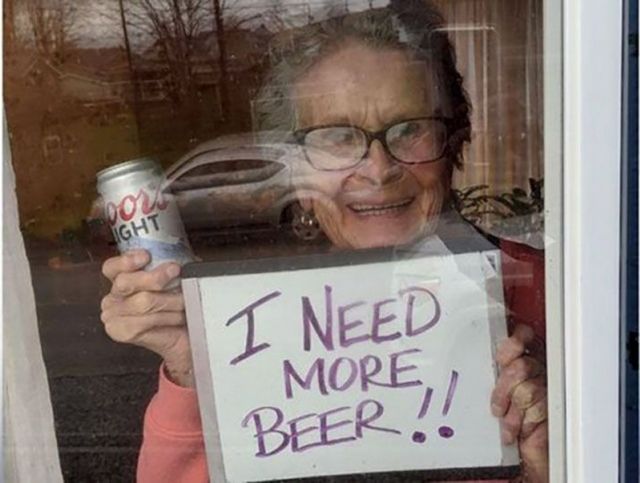 93-летняя старушка из Пенсильвании осталась в карантин без пива и получила его в подарок