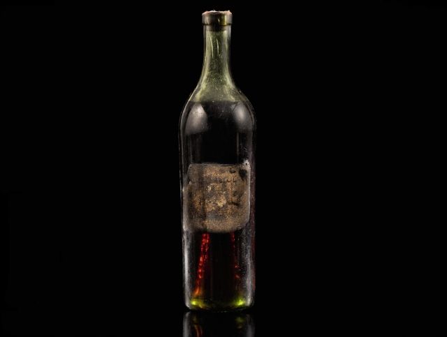 Бутылка редкого коньяка 1762 года была продана на аукционе за 132000 евро