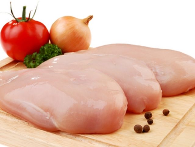 Специалисты нашли в курином филе хлор и антибиотики