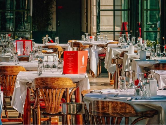 Фоновый шум в ресторанах влияет на наслаждение едой