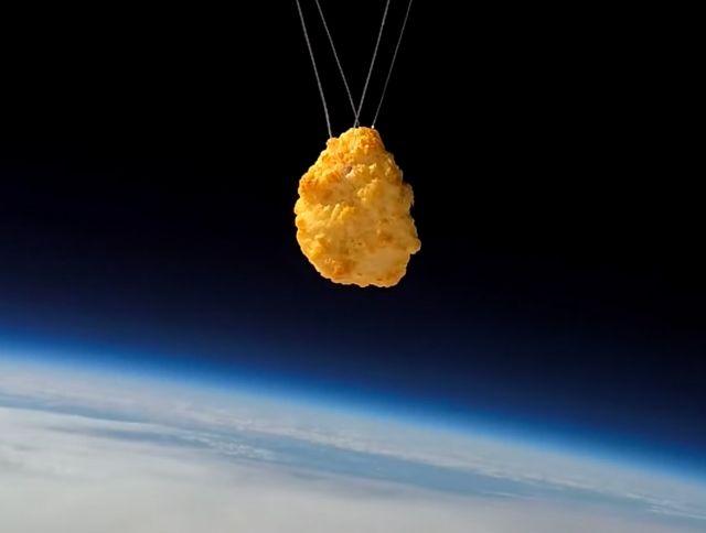 Британский супермаркет отправил куриный наггетс в космос