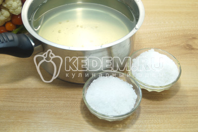 Добавить сахар и соль из расчета на 1 литр воды - 2 ст. ложки соли,3 ст. ложки сахара.