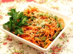 Салат со стручковой фасолью и морковью