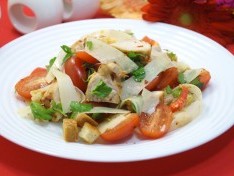 Салат с курицей и помидорами «Элла» - рецепт