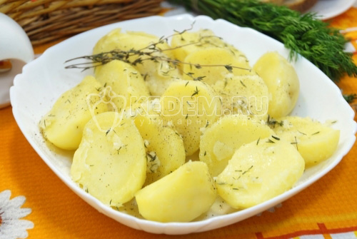 Отварной картофель с чесноком