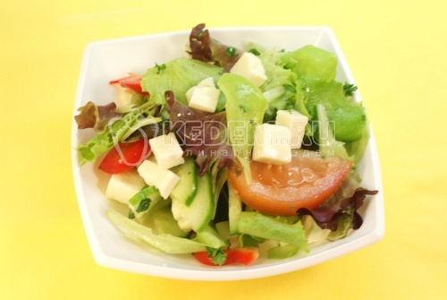 Овощной салат с адыгейским сыром
