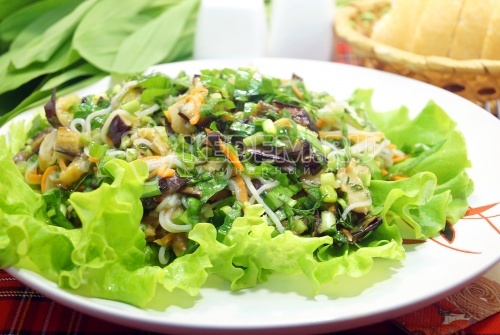 Салат с фунчозой и баклажанами Бенджи