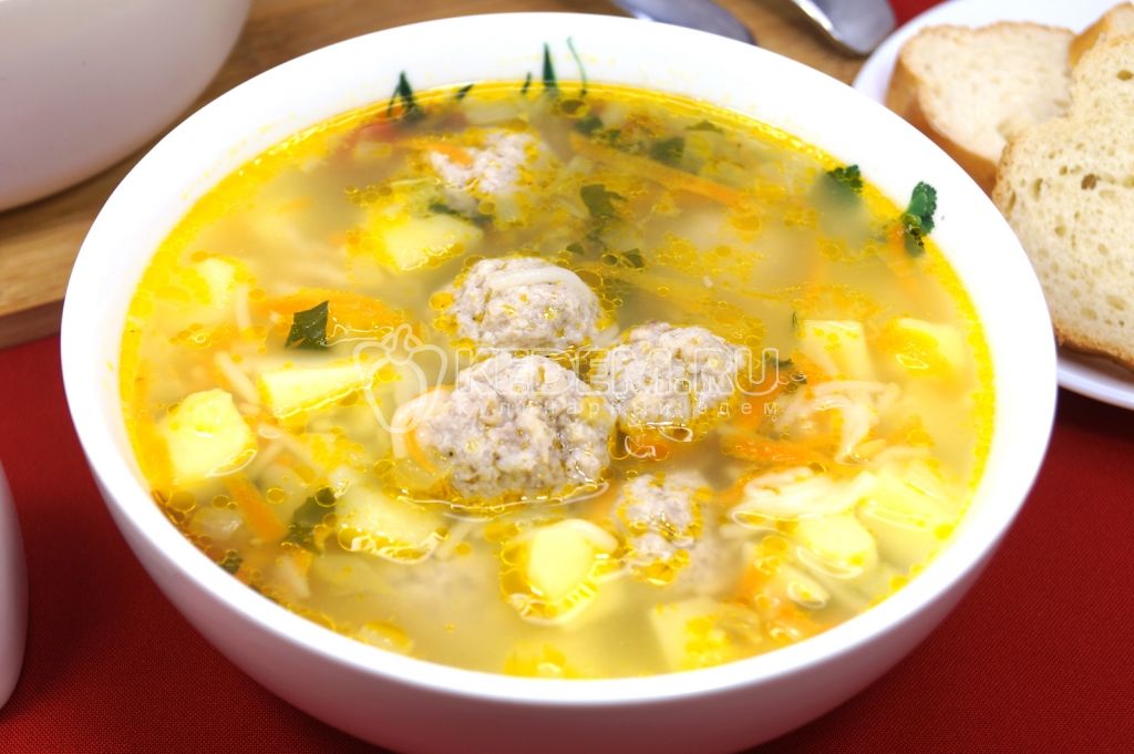 Суп с фрикадельками, вермишелью и картофелем