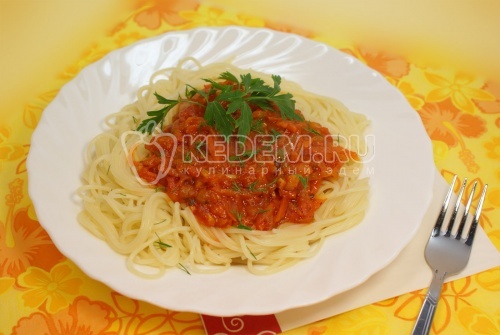 Спагетти с острым соусом