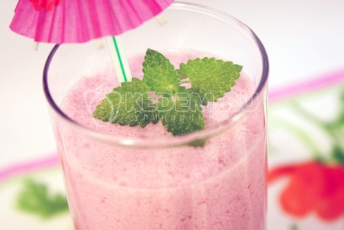 Молочный коктейль с ягодой Малиновое лето